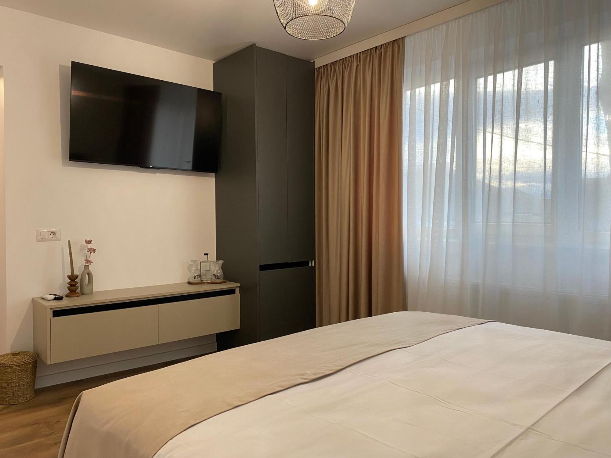 Cosy Apartments & Bistro Pufesti Eksteriør bilde