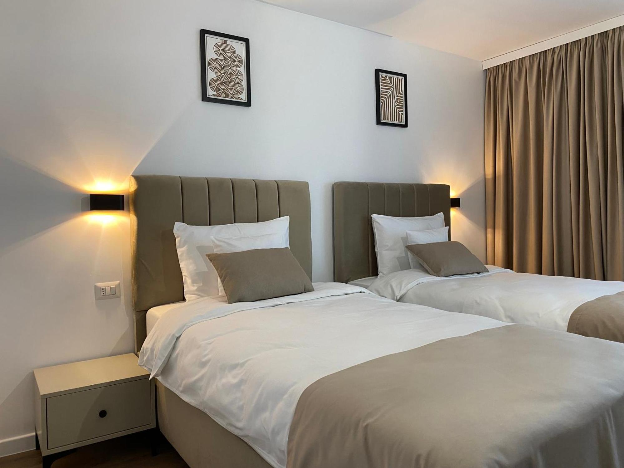Cosy Apartments & Bistro Pufesti Eksteriør bilde